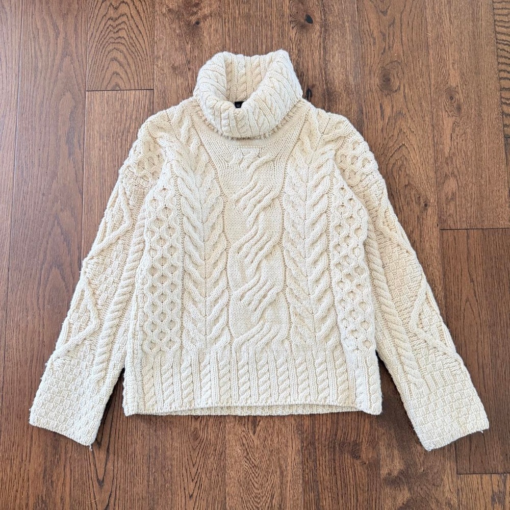 Aran Woollen Mills Women's XS 100% Merino Wool Cable Knit Turtleneck Sweater